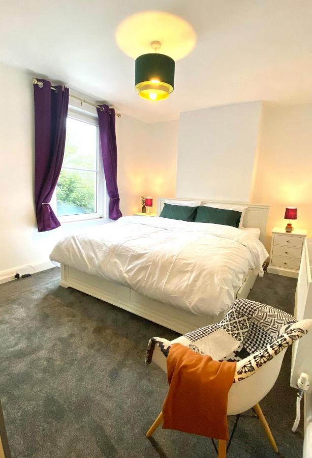 Medway Getaway - 3 Bed Home With Luxury Bathroom Chatham  Exterior photo