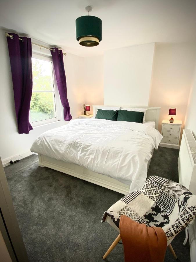 Medway Getaway - 3 Bed Home With Luxury Bathroom Chatham  Exterior photo